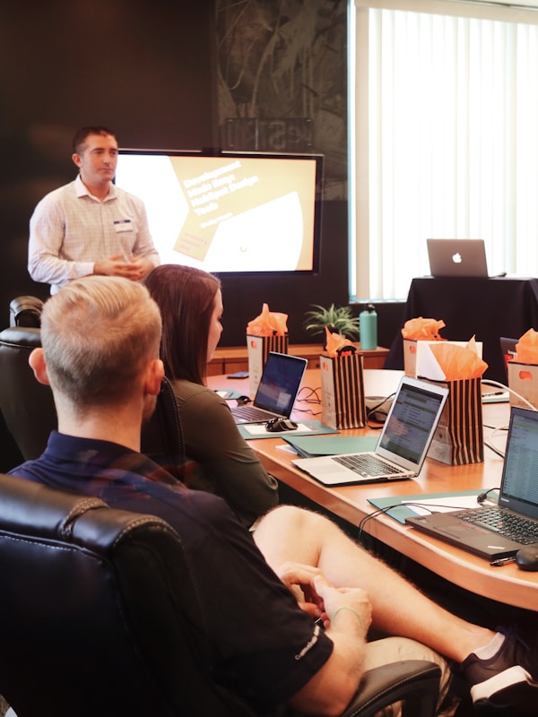 Stała współpraca online dla firm z różnych sektorów